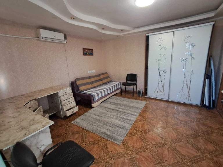 One-bedroom apartment for sale, 173rd quarter