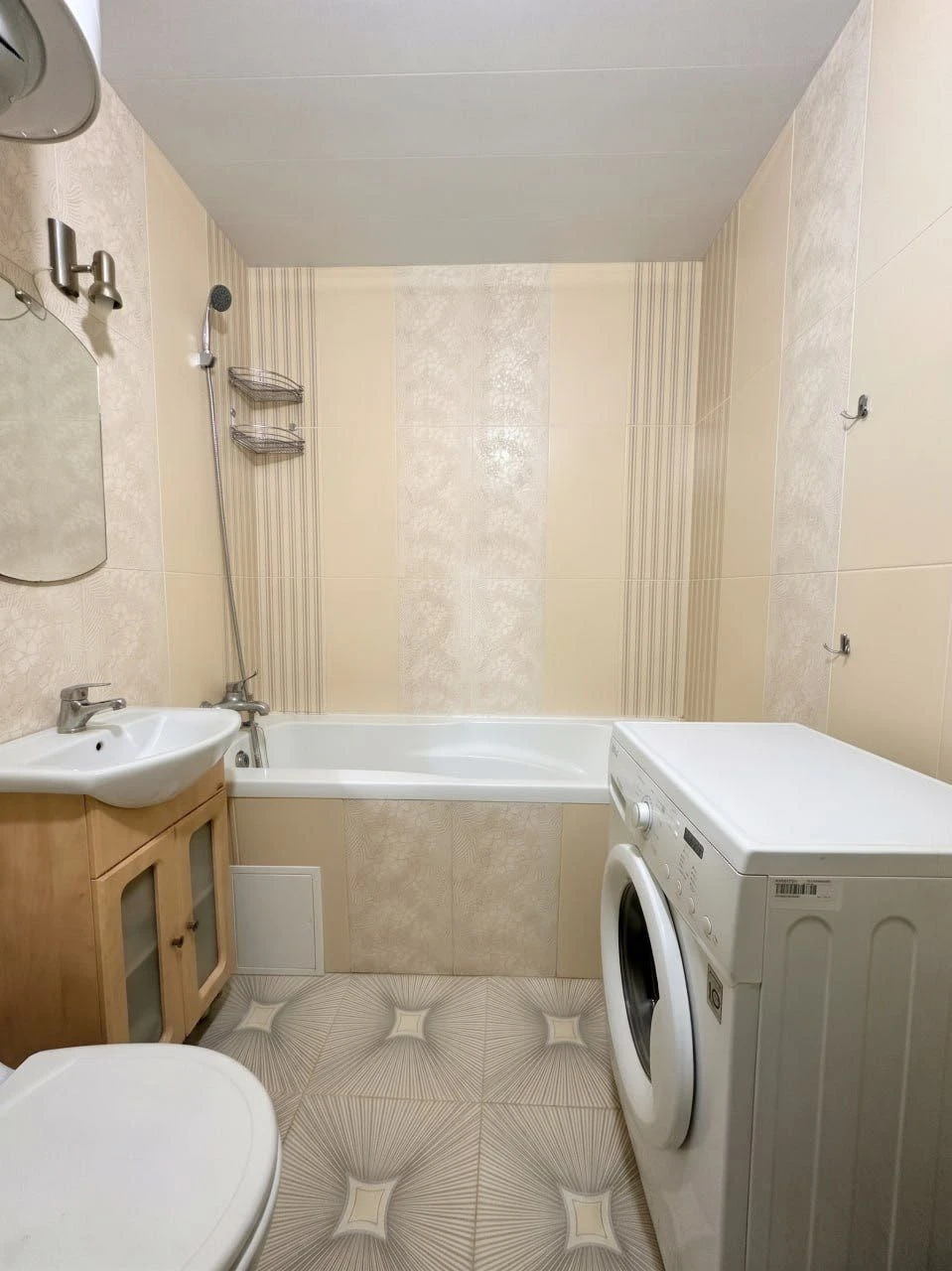 Sale of a 1-room apartment with an interesting layout.