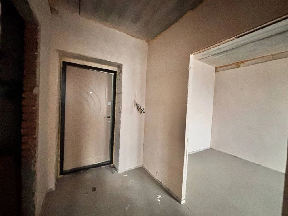 Buy apartment in a completed house. One-room apartment with gas