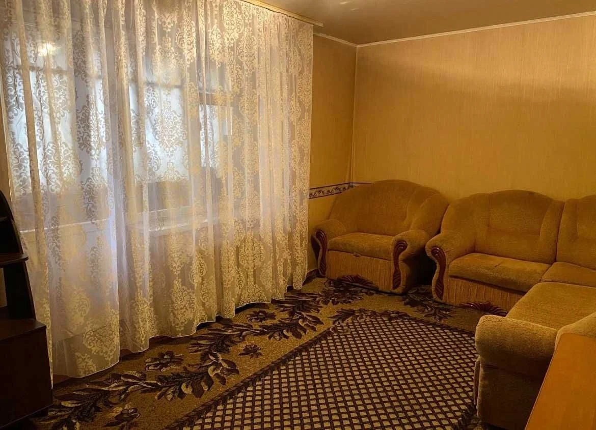 Bright 2-bedroom apartment with modern renovation near