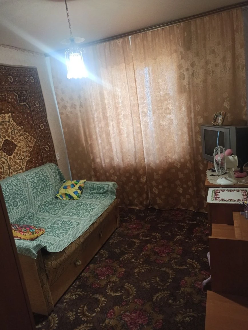 Продам 3-х кімнатну квартиру. Центр.