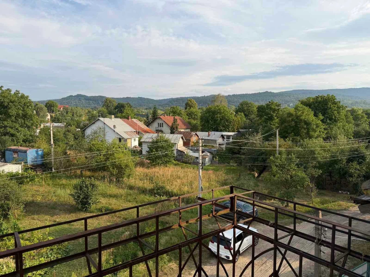 Sale of a large 2-bedroom apartment, in renovation, in the city of Bory