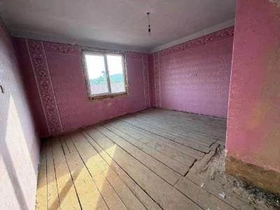 Sale of a large 2-bedroom apartment, in renovation, in the city of Bory