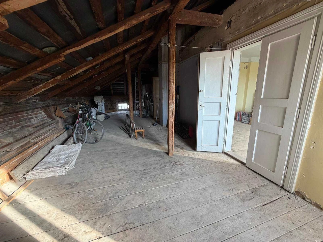 Sale of a large 2-bedroom apartment, in renovation, in the city of Bory