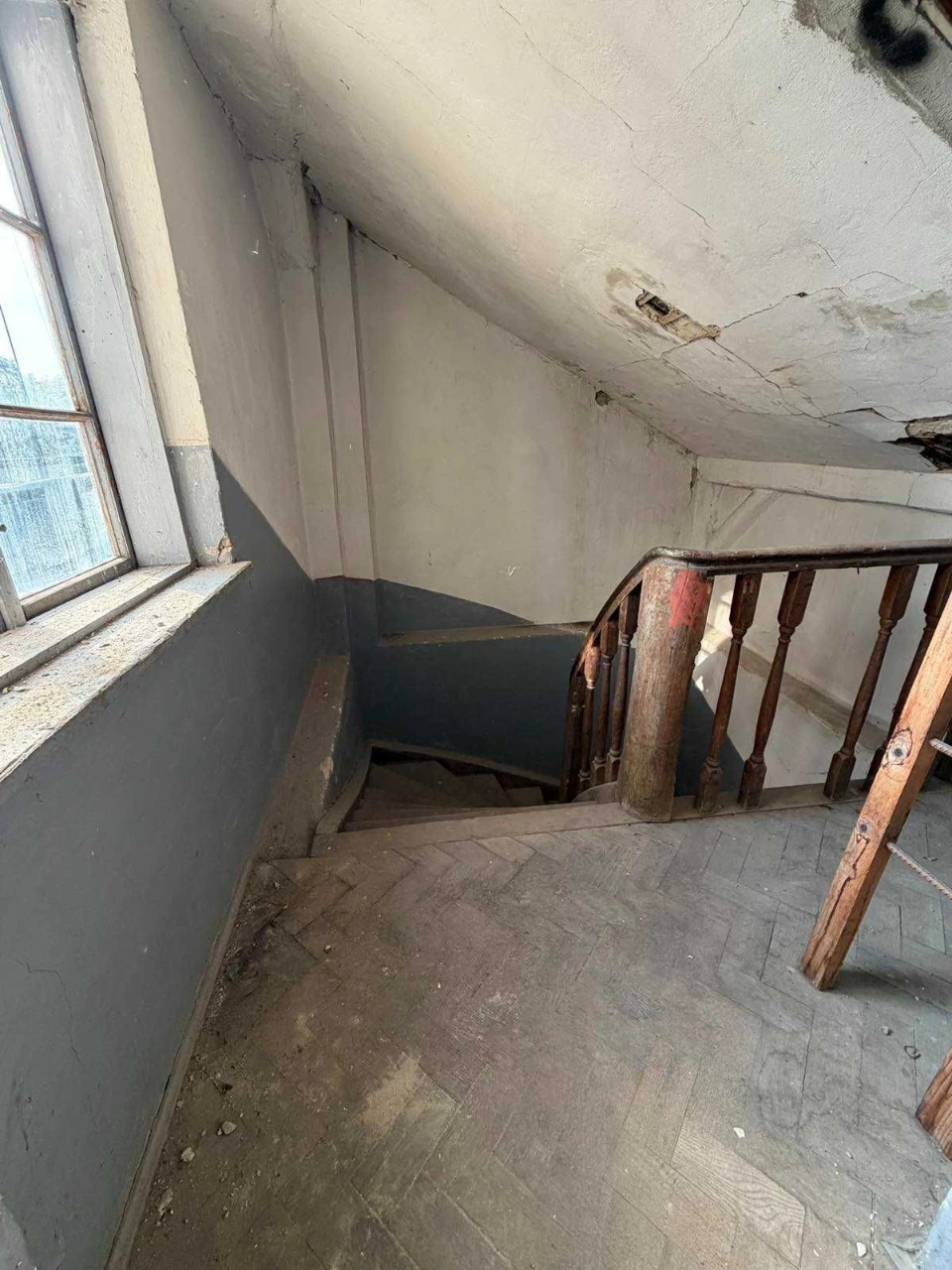 Sale of a large 2-bedroom apartment, in renovation, in the city of Bory