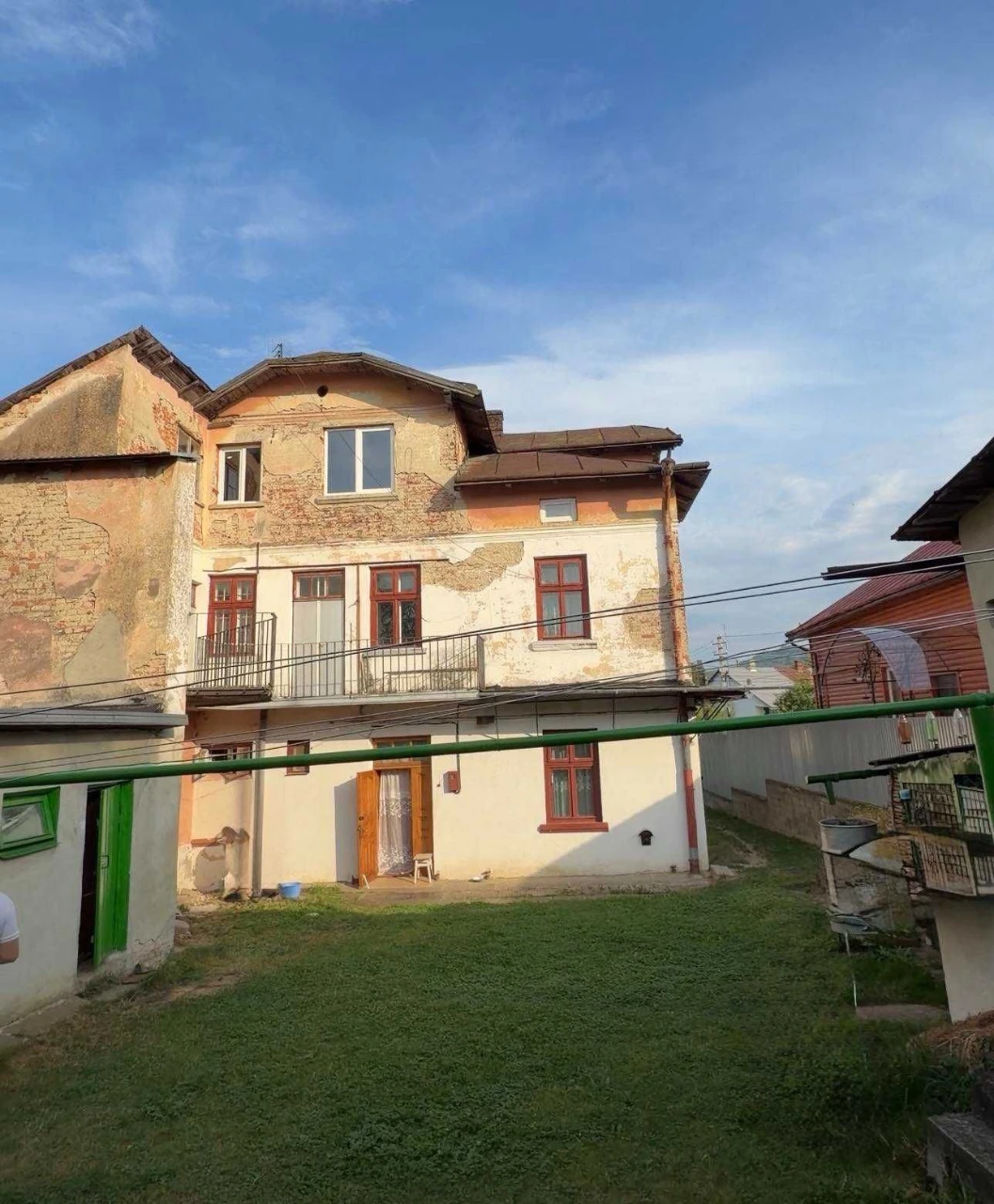 Sale of a large 2-bedroom apartment, in renovation, in the city of Bory