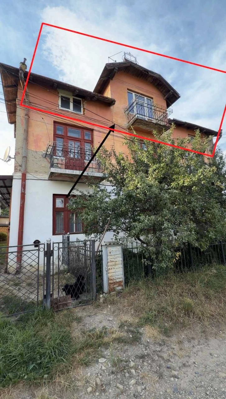 Sale of a large 2-bedroom apartment, in renovation, in the city of Bory