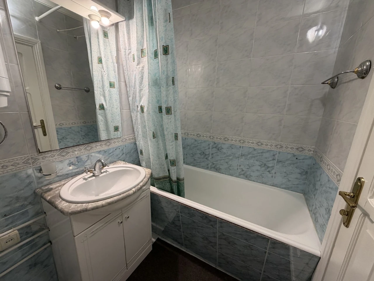 2-bedroom apartment, low floor