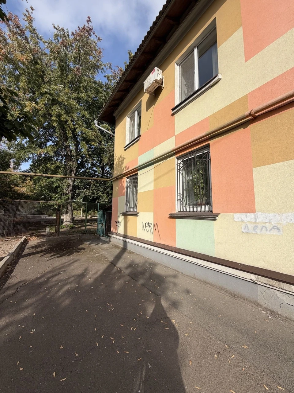 2-bedroom apartment, low floor