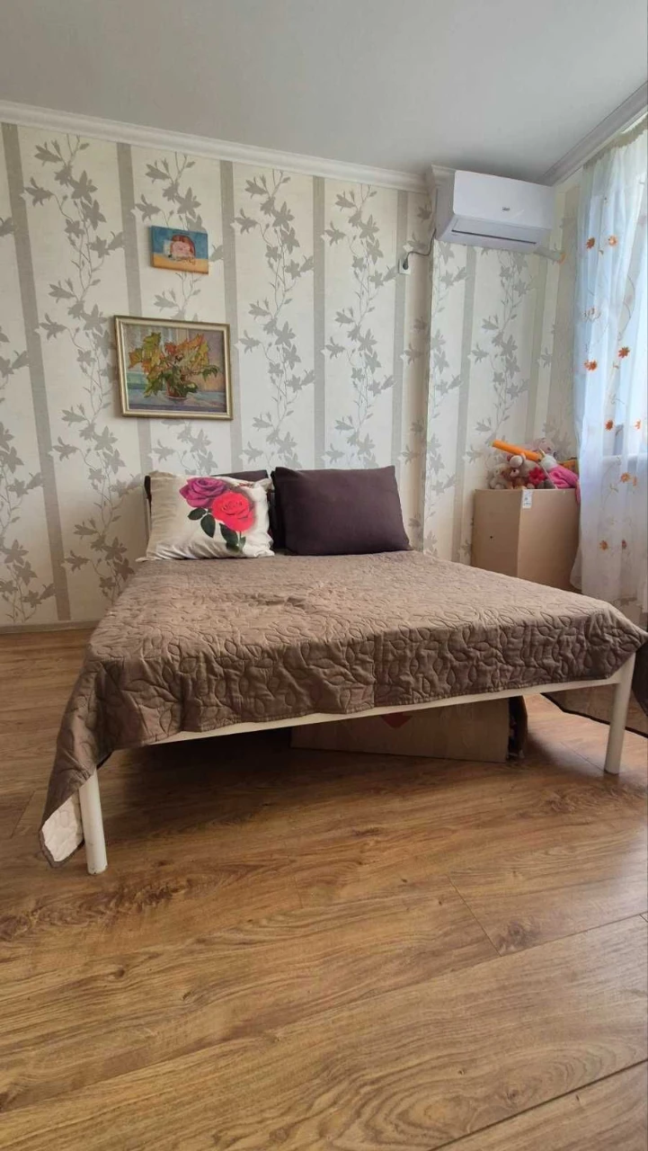 Sale of a 1-room apartment in a new building.