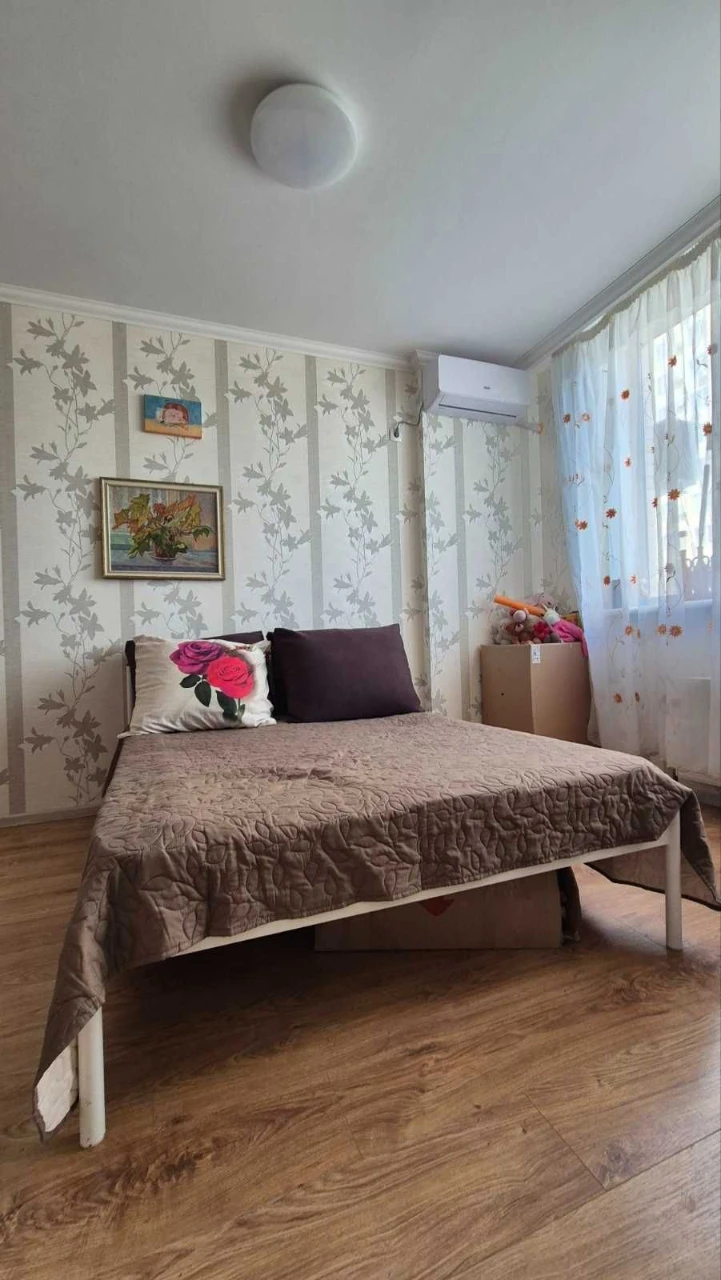 Sale of a 1-room apartment in a new building.