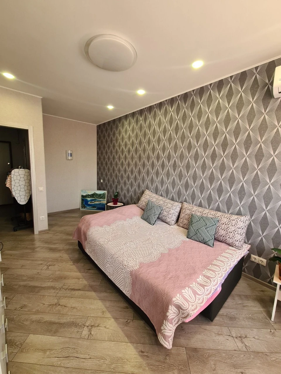 One-bedroom apartment renovated in Chornomorsk, Kolorovy Residence