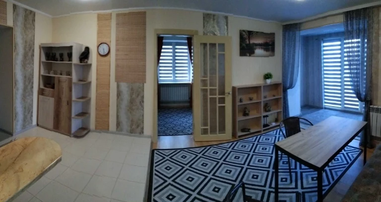 Продам квартиру 100 м2. в центре г. Карловка