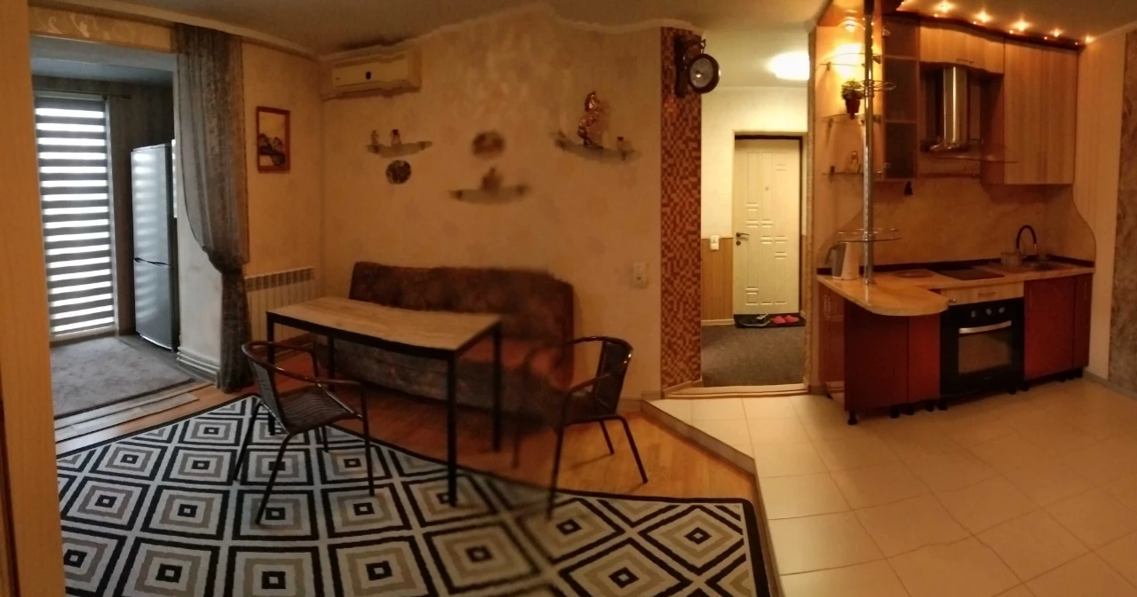 Продам квартиру 100 м2. в центре г. Карловка