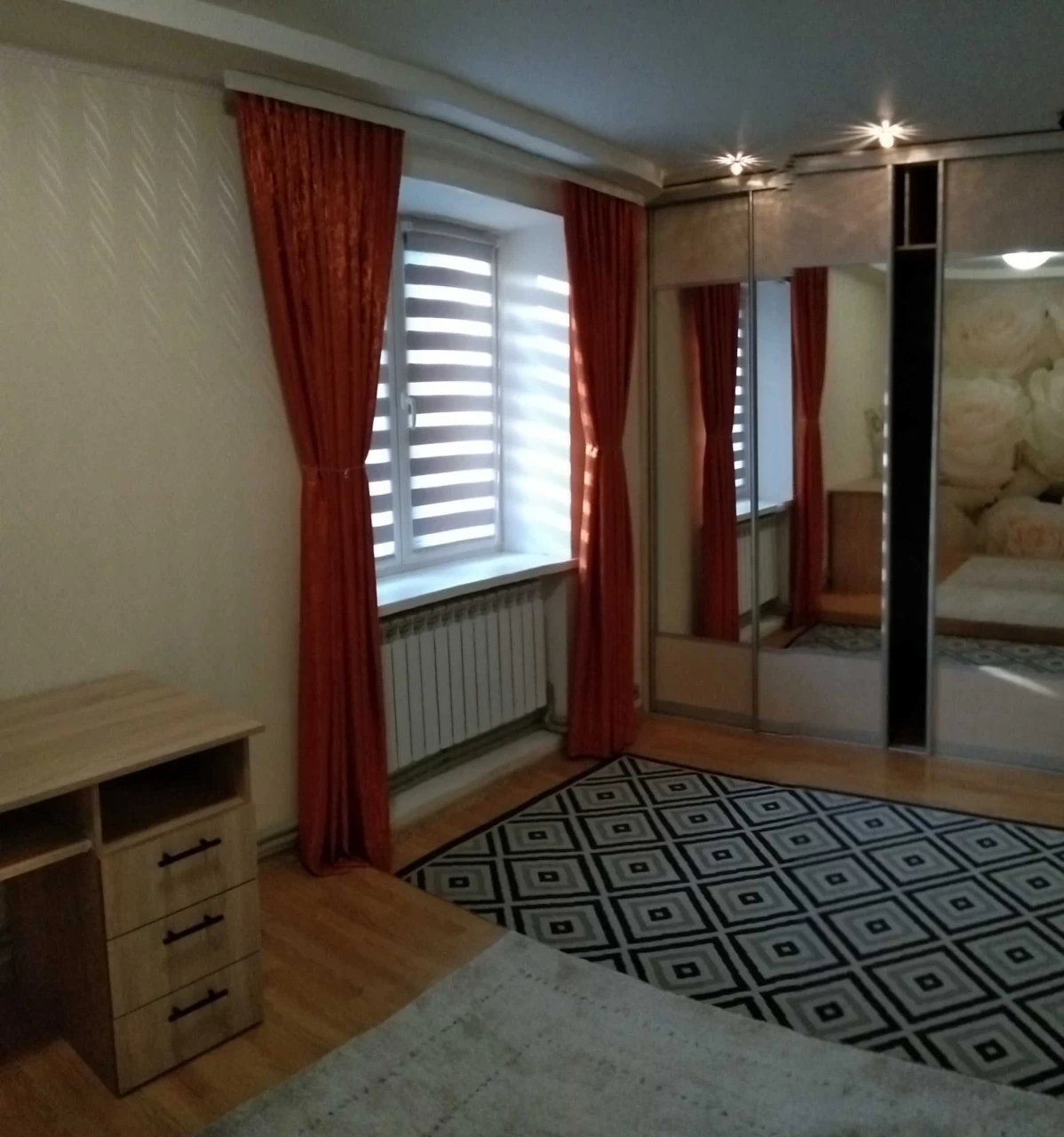 Продам квартиру 100 м2. в центре г. Карловка