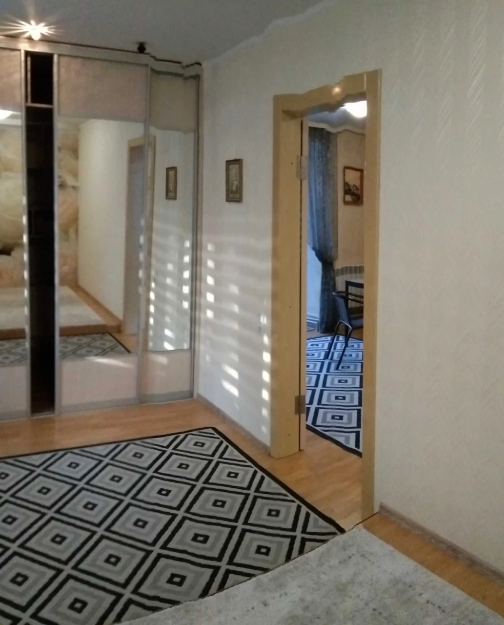 Продам квартиру 100 м2. в центре г. Карловка