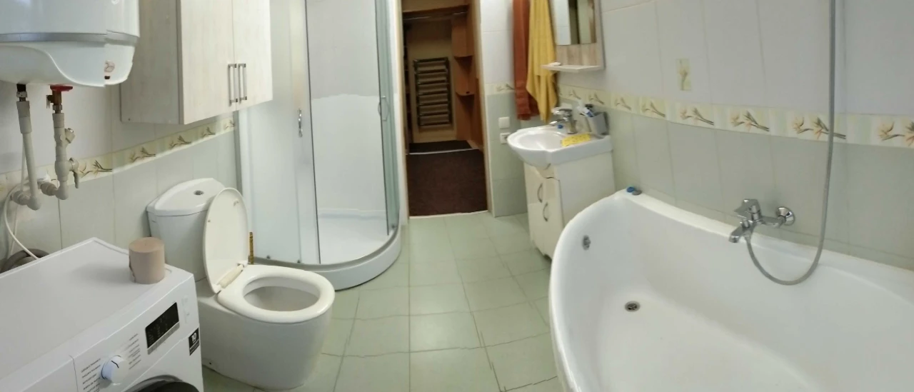Продам квартиру 100 м2. в центре г. Карловка