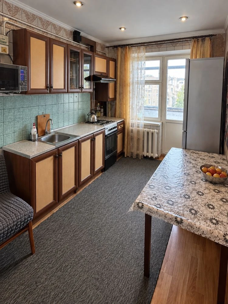 4-bedroom apartment for sale in Kanev