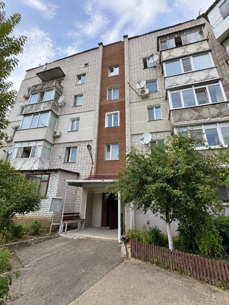 4-bedroom apartment for sale in Kanev
