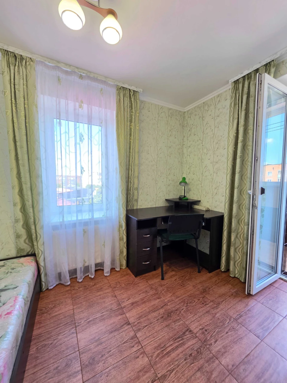 Ready-to-move-in one-and-a-half-room apartment in a new building, center