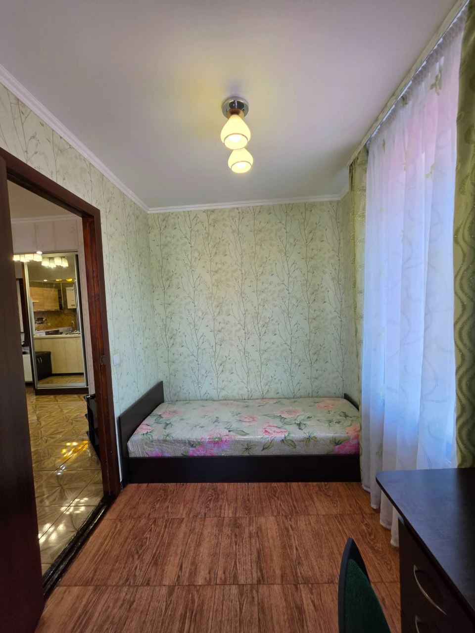 Ready-to-move-in one-and-a-half-room apartment in a new building, center
