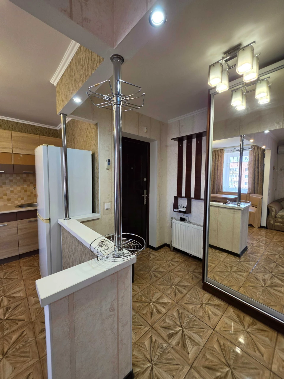 Ready-to-move-in one-and-a-half-room apartment in a new building, center