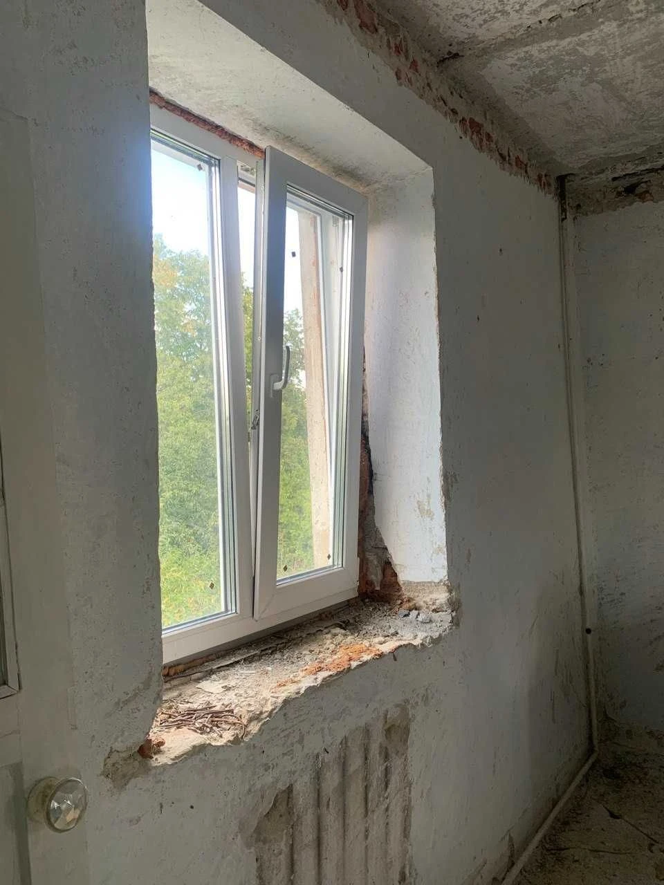 Sale of a 4-room apartment in Yampol