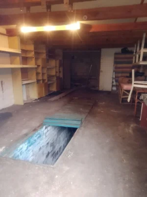 Двухэтажный гараж в городе Змиёв.