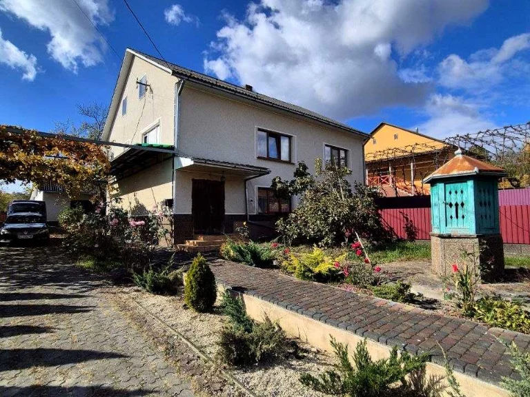 Будинок. Тячів, Лазівська