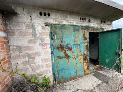 For Sale: House in Karnaukhovych