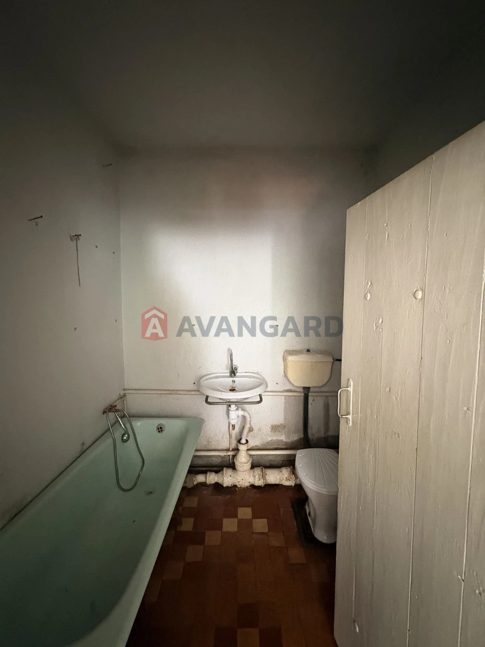 For Sale: House in Karnaukhovych