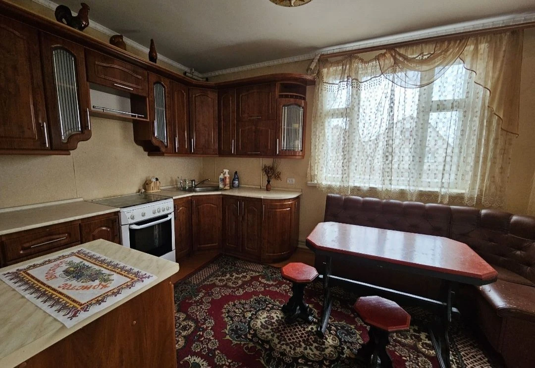 House renovated 110m2. Certificate, voucher. Canyon, blue