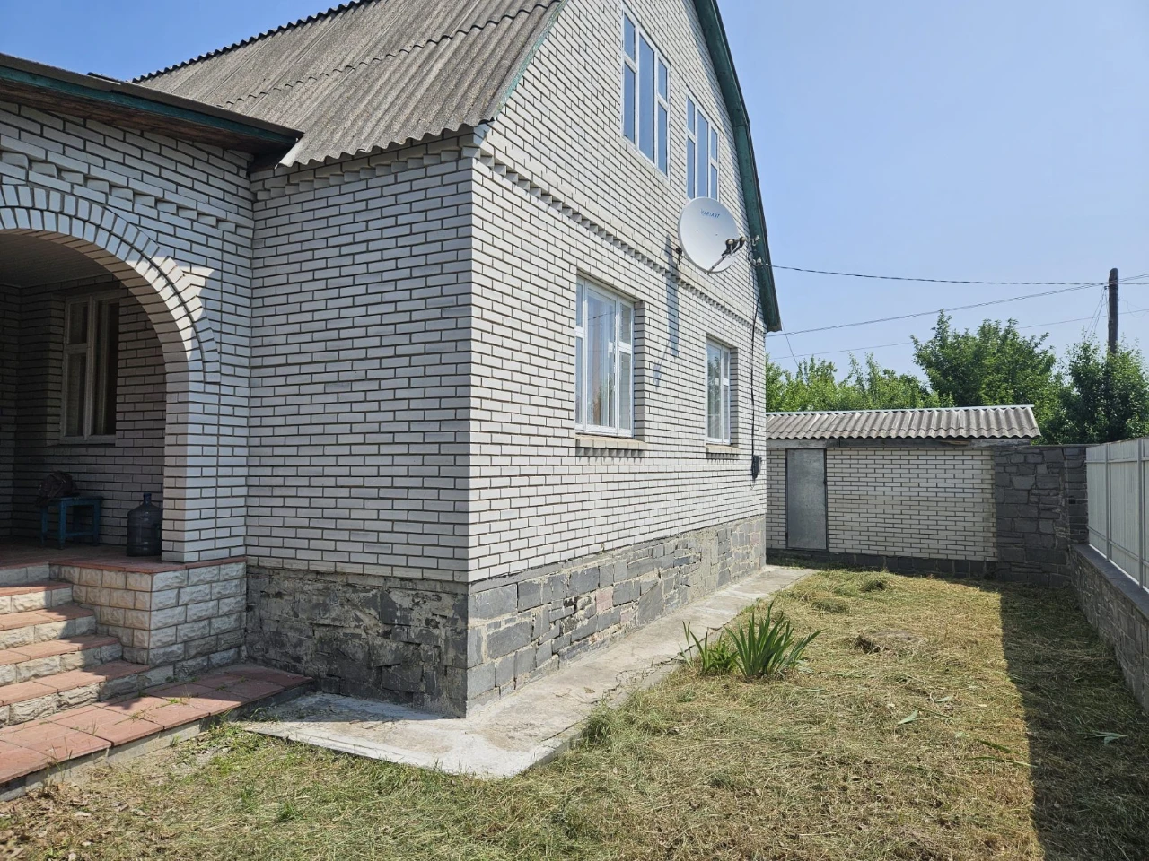 House renovated 110m2. Certificate, voucher. Canyon, blue