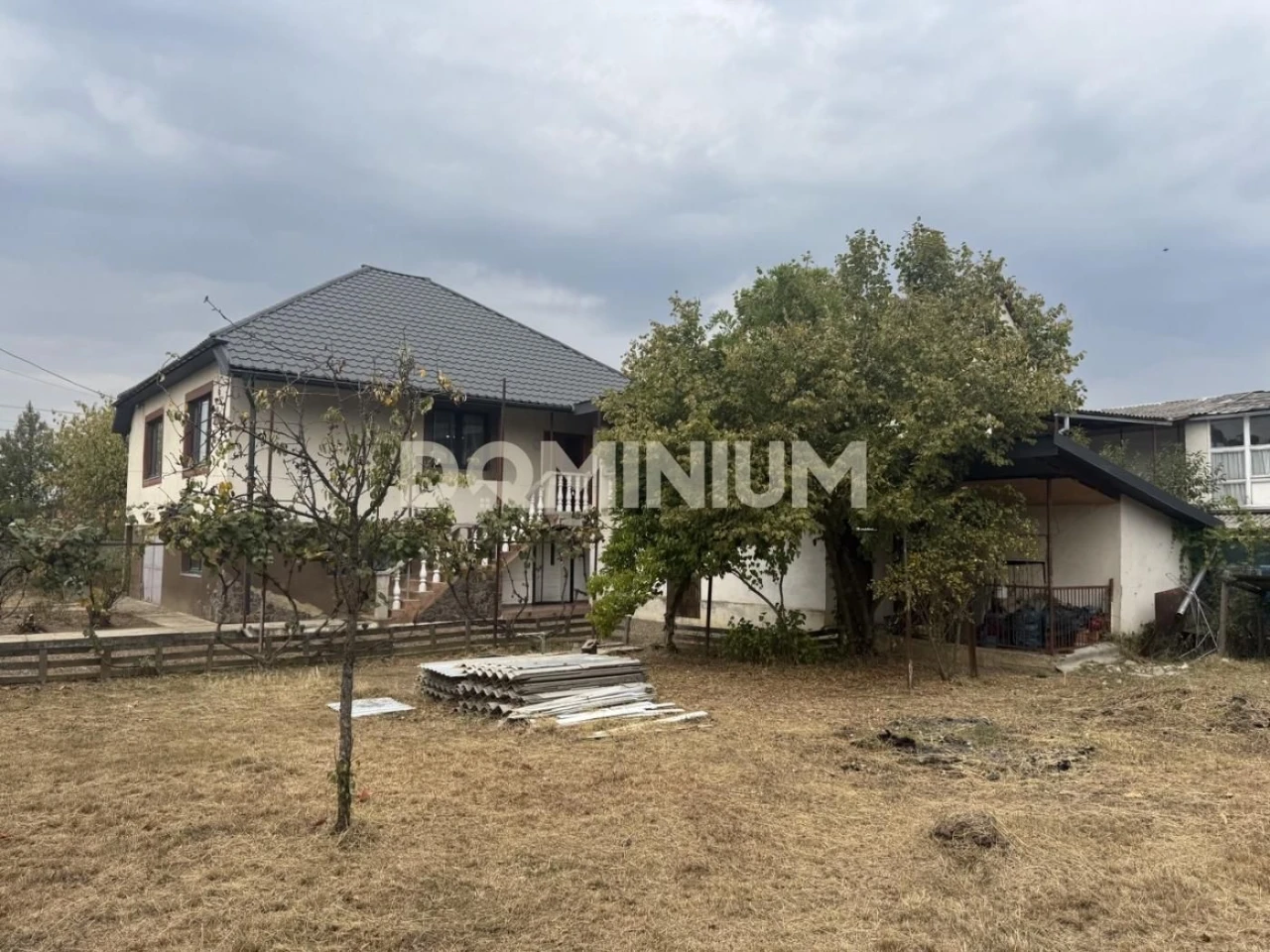Ready-to-move house in Vinograd