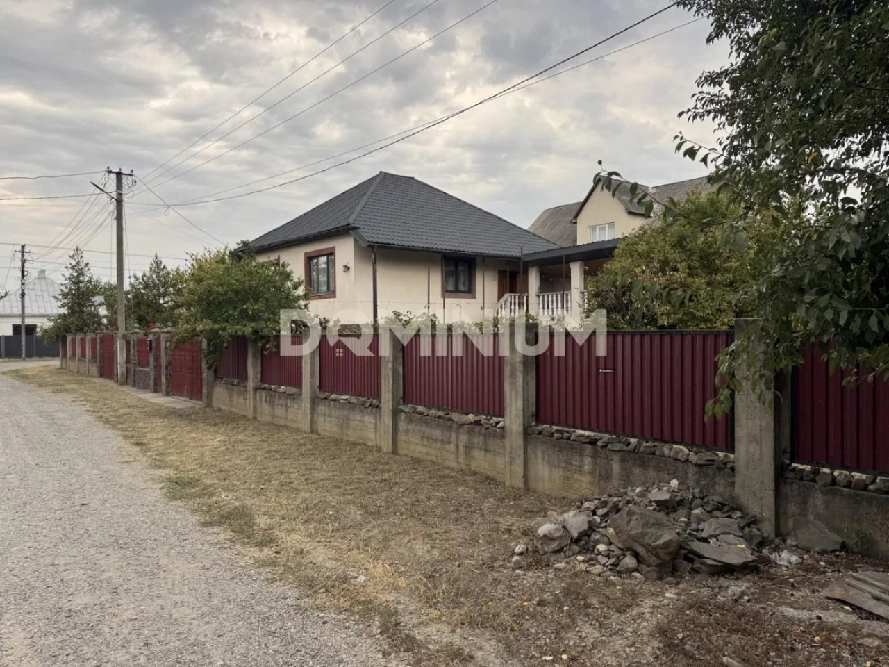 Ready-to-move house in Vinograd