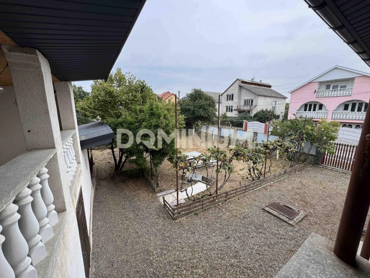 Ready-to-move house in Vinograd