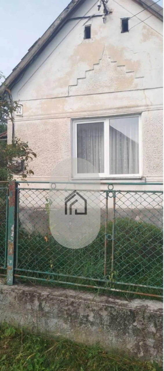 House for sale with a large plot of land