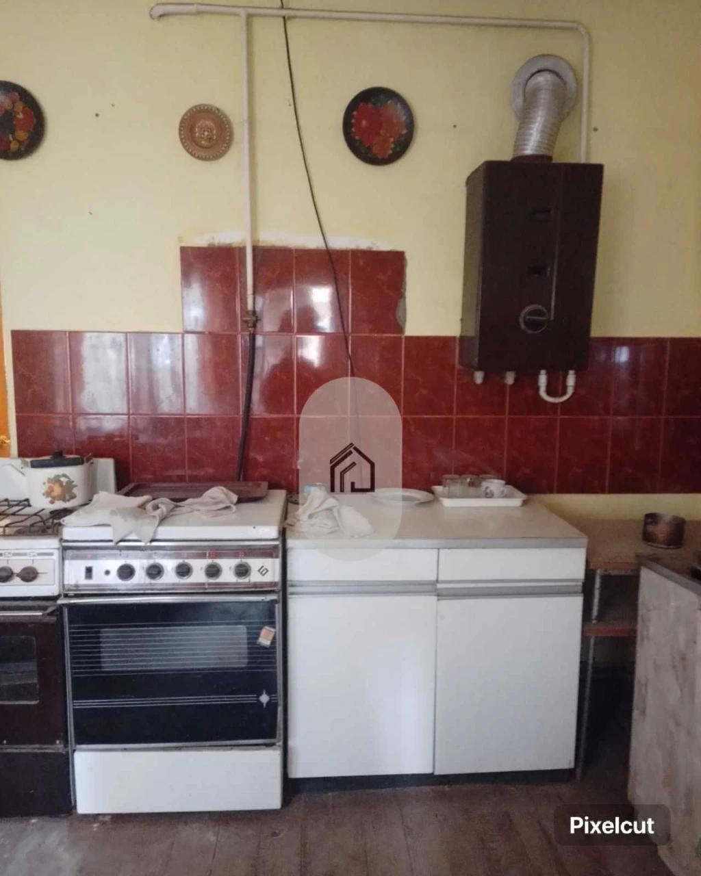 House for sale with a large plot of land