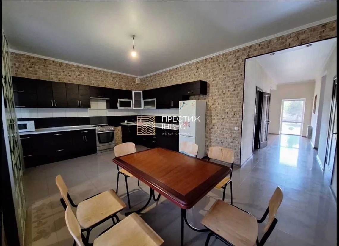 Sale of a 2-story house WITHOUT COMMISSION