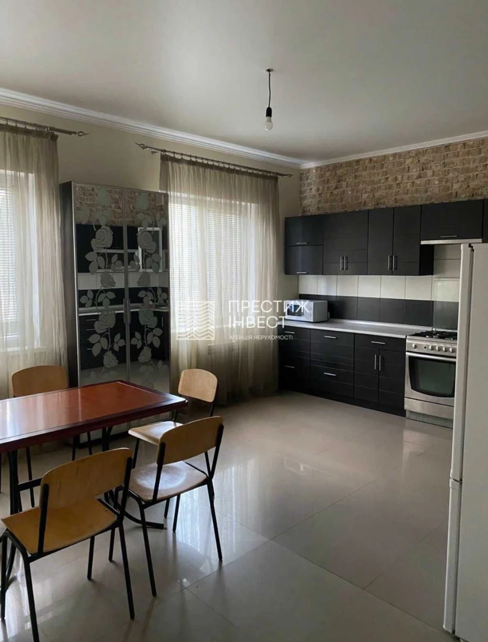 Sale of a 2-story house WITHOUT COMMISSION