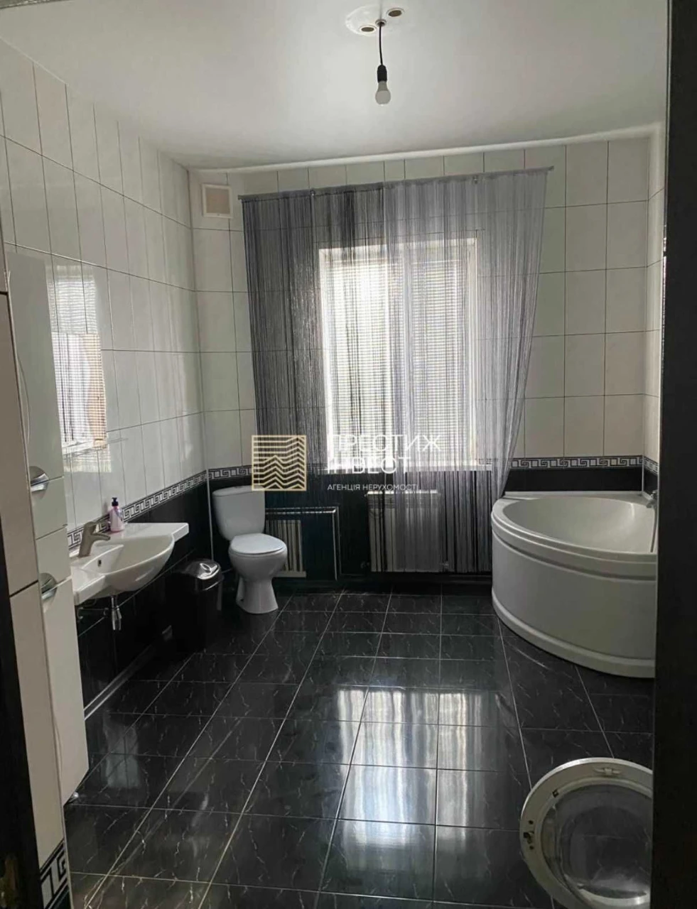 Sale of a 2-story house WITHOUT COMMISSION