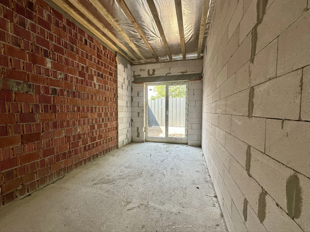 For Sale: Cozy Townhouse with Gas Heating! There is a "yeOselya" option!