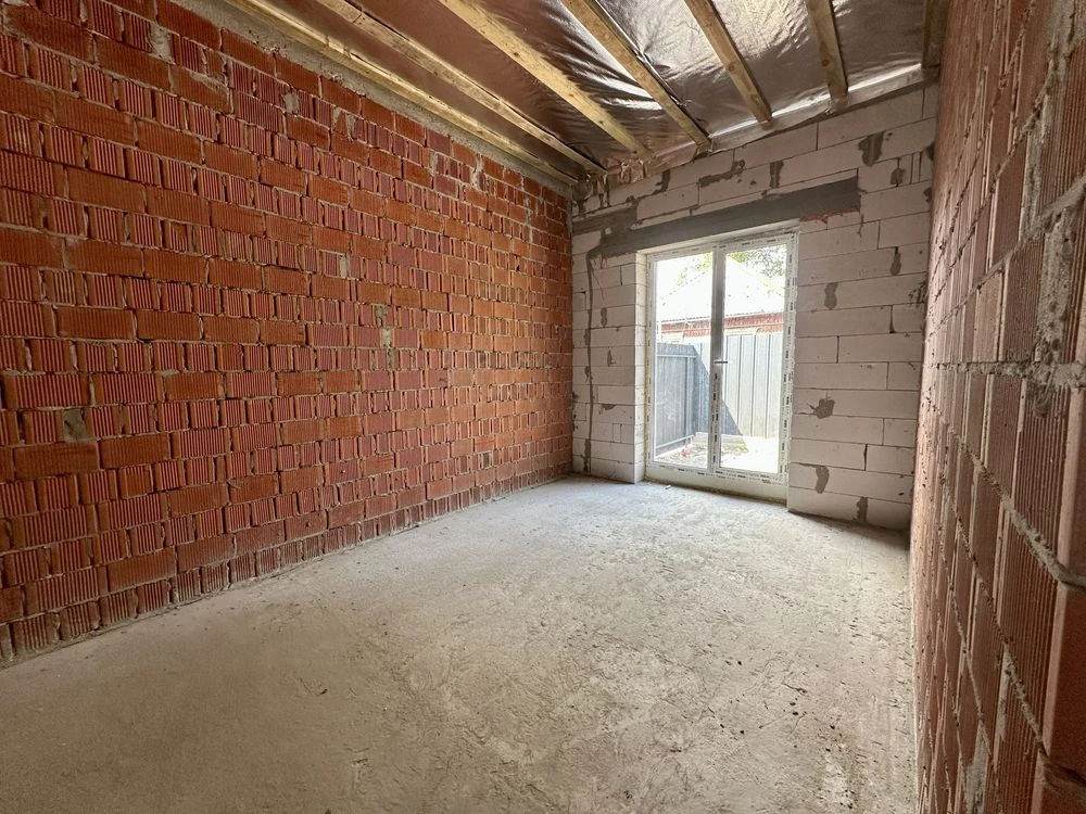 For Sale: Cozy Townhouse with Gas Heating! There is a "yeOselya" option!