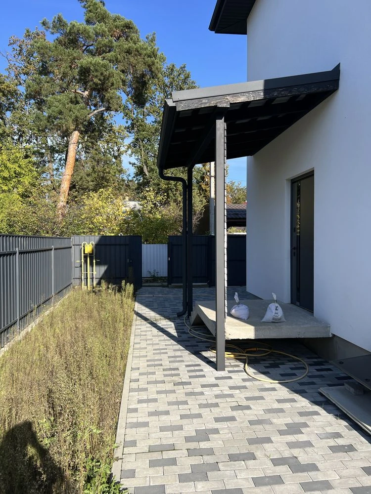 Продаж чудового будинку з центральними комунікаціями та УКРИ