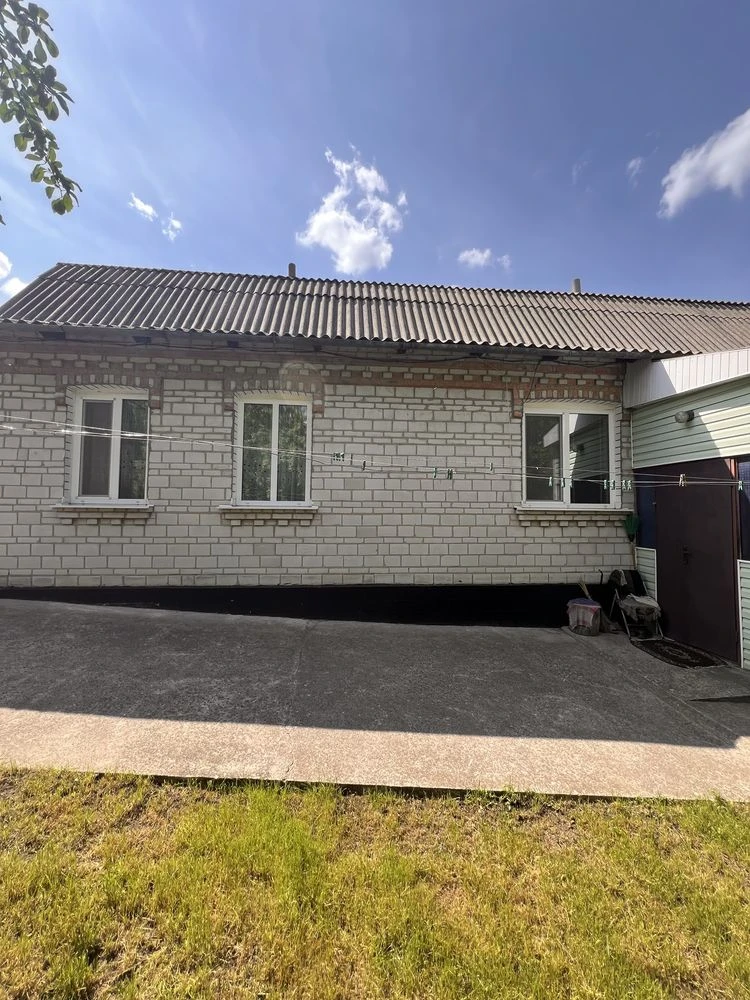 House for sale in the city of Skvira!