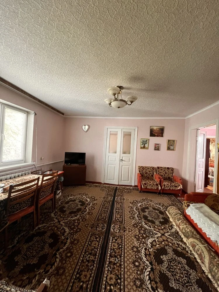 House for sale in the city of Skvira!