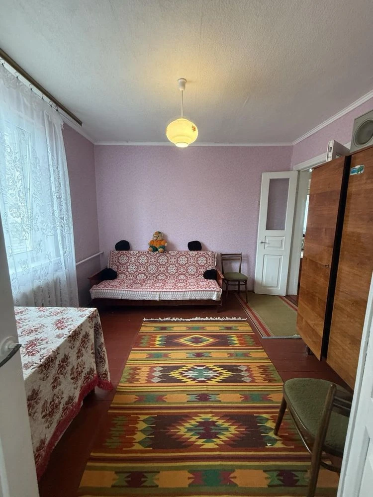 House for sale in the city of Skvira!