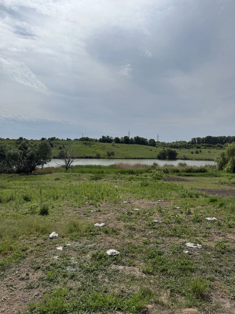 Продажа двох земельний ділянок біля ставка