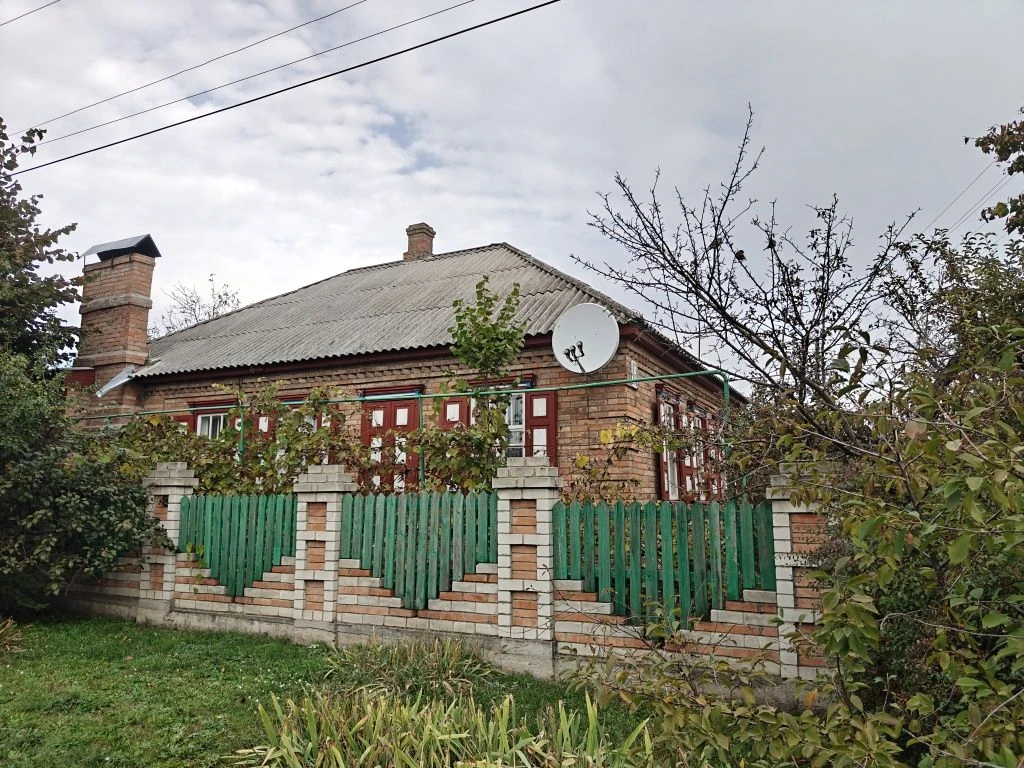 Продам великий газіфікований будинок  по вулиці Хасанська