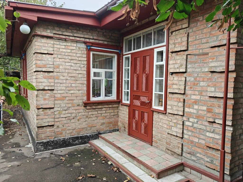 Продам великий газіфікований будинок  по вулиці Хасанська